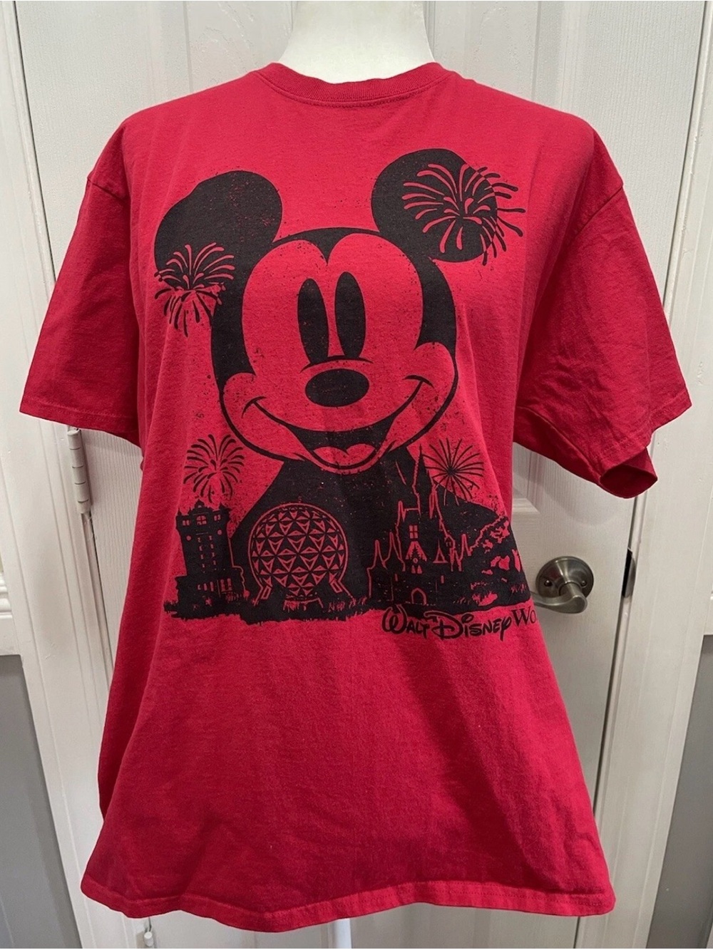 Disney World Mickey Mouse Graphic T Shirt Size Large Red Hanes